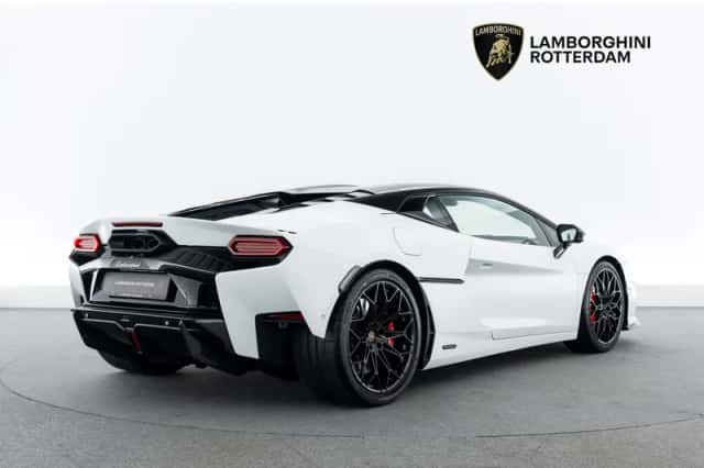 Lamborghini Temerario (2026) thumbnail 3
