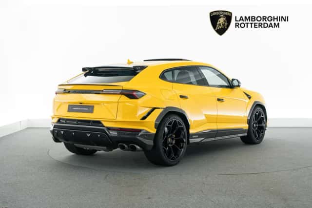 Lamborghini Urus (2023) thumbnail 3