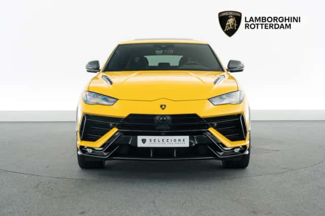 Lamborghini Urus (2023) thumbnail 4