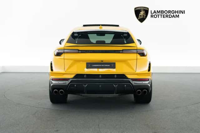 Lamborghini Urus (2023) thumbnail 5