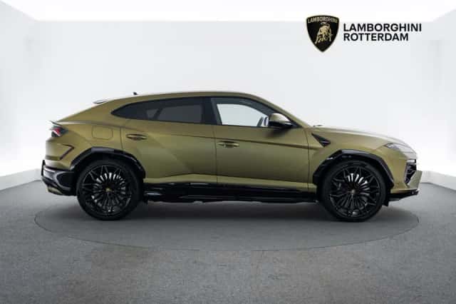Lamborghini Urus (2025) thumbnail 2