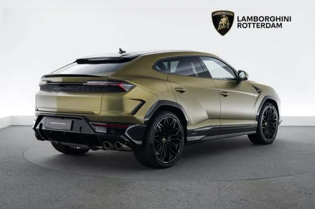 Lamborghini Urus (2025) thumbnail 3