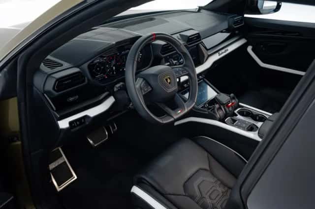 Lamborghini Urus (2025) thumbnail 6