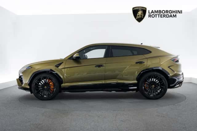 Lamborghini Urus (2025) thumbnail 2