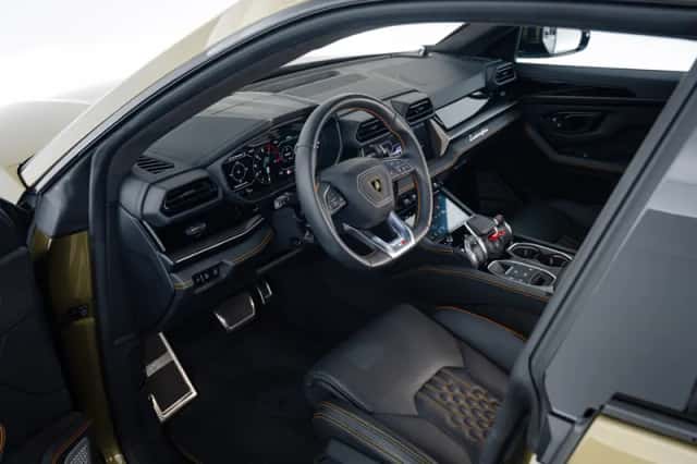 Lamborghini Urus (2025) thumbnail 6