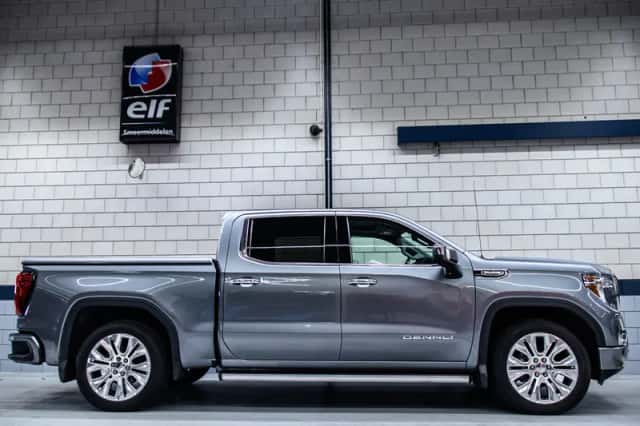 GMC Sierra (2021) thumbnail 3