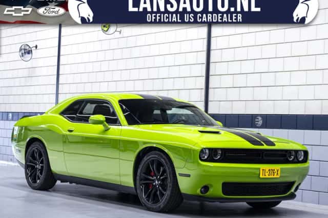 Dodge Challenger (2017) thumbnail 2