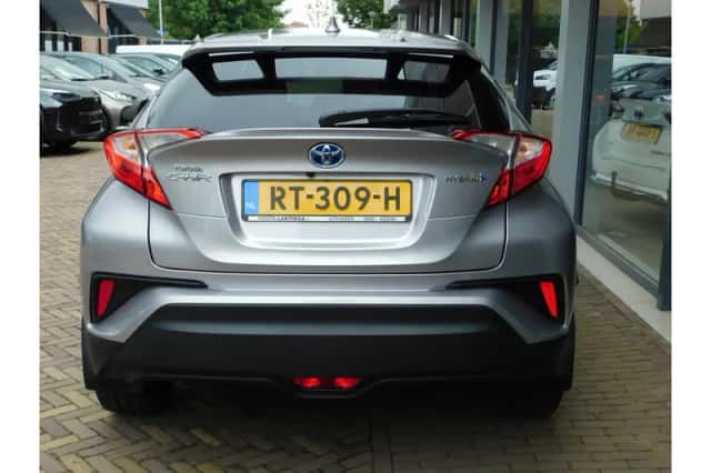 Toyota C-HR (2018) thumbnail 5