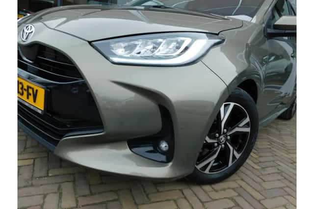 Toyota Yaris (2024) thumbnail 2