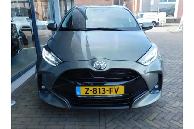Toyota Yaris (2024) thumbnail 3