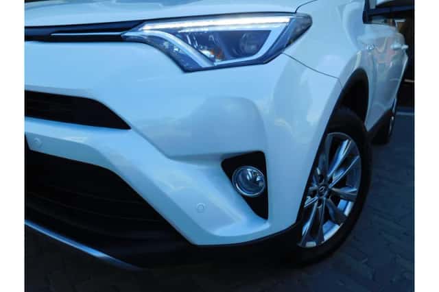 Toyota RAV4 (2019) thumbnail 2
