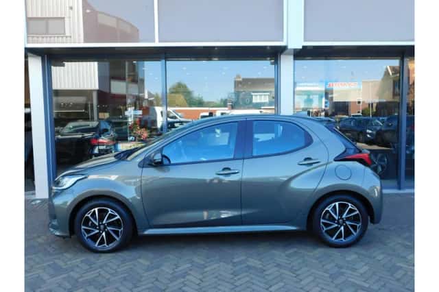 Toyota Yaris (2021) thumbnail 2