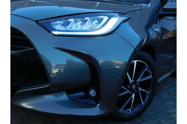 Toyota Yaris (2021) thumbnail 3