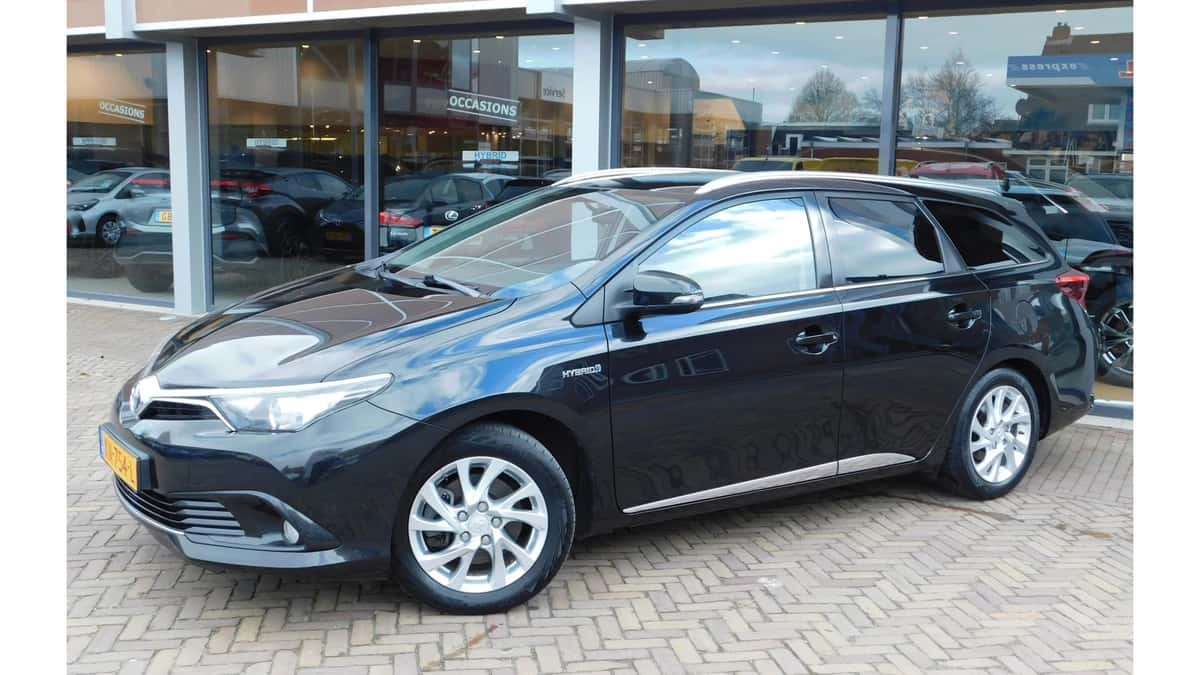 Toyota Auris (2016) — foto 1