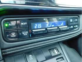 Toyota Auris (2016) thumbnail 18