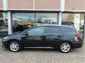 Toyota Auris (2016) thumbnail 4