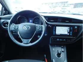 Toyota Auris (2016) thumbnail 10