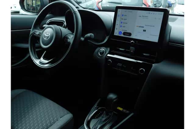 Toyota Yaris Cross (2025) thumbnail 2