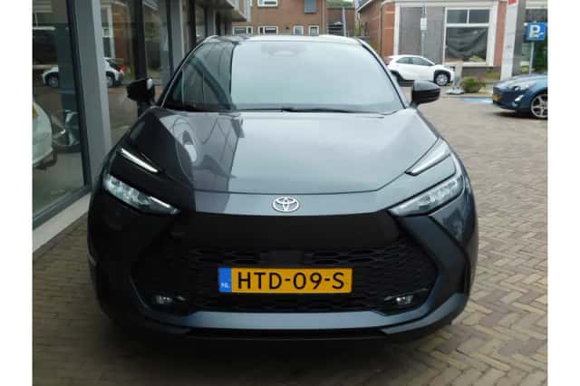Toyota C-HR (2025) thumbnail 3