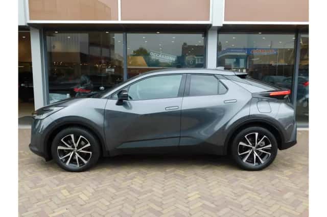 Toyota C-HR (2025) thumbnail 4