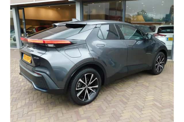Toyota C-HR (2025) thumbnail 6
