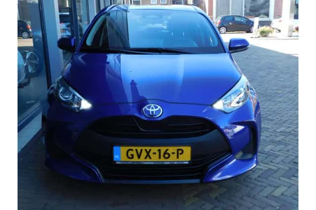Toyota Yaris (2024) thumbnail 3