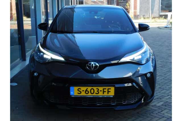 Toyota C-HR (2023) thumbnail 4