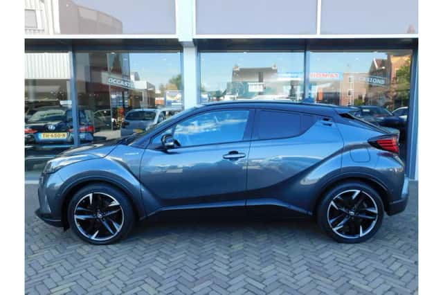 Toyota C-HR (2023) thumbnail 5