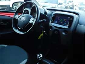 Toyota Aygo (2021) thumbnail 2