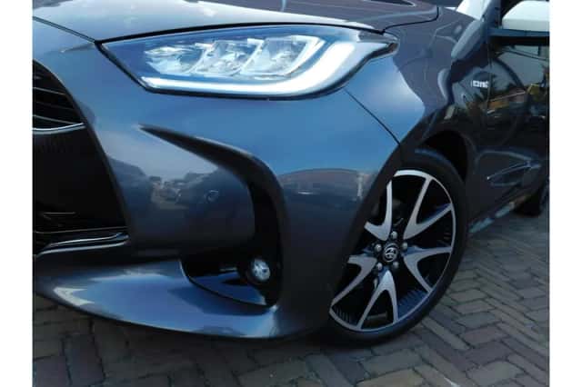 Toyota Yaris (2021) thumbnail 2