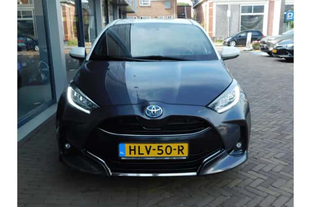 Toyota Yaris (2021) thumbnail 4