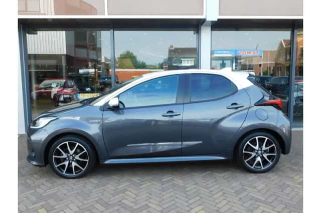 Toyota Yaris (2021) thumbnail 5