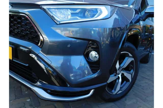 Toyota RAV4 (2021) thumbnail 2