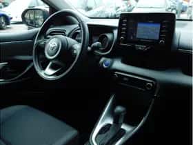 Toyota Yaris (2022) thumbnail 2