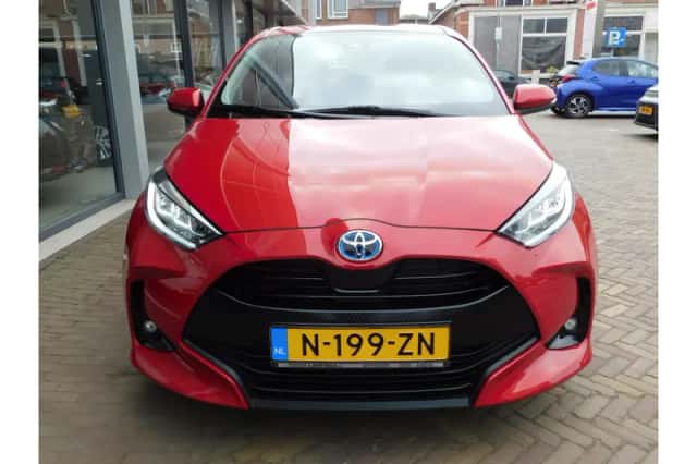 Toyota Yaris (2022) thumbnail 4