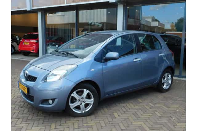 Toyota Yaris (2011) thumbnail 1