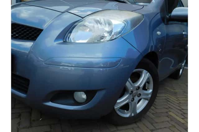 Toyota Yaris (2011) thumbnail 2