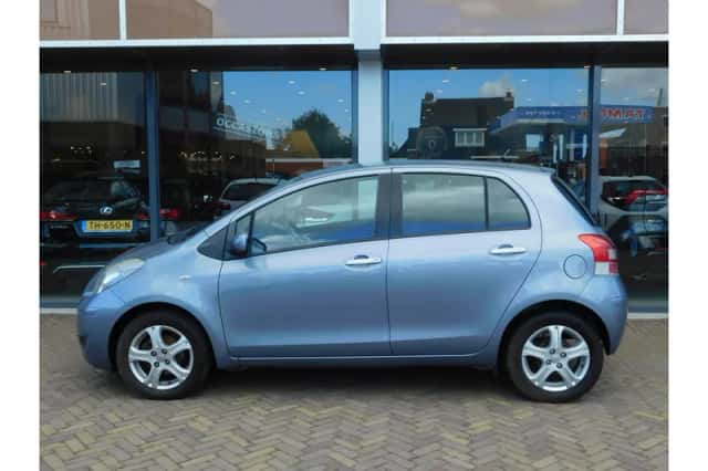Toyota Yaris (2011) thumbnail 4