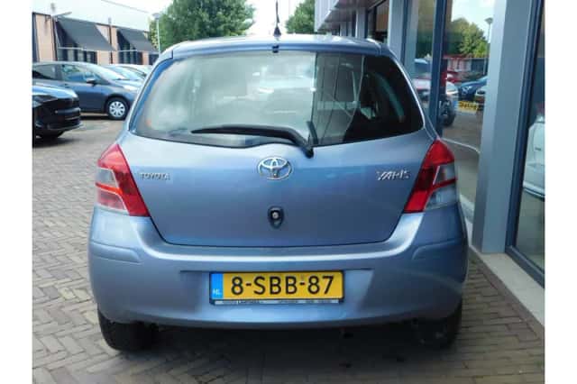 Toyota Yaris (2011) thumbnail 5