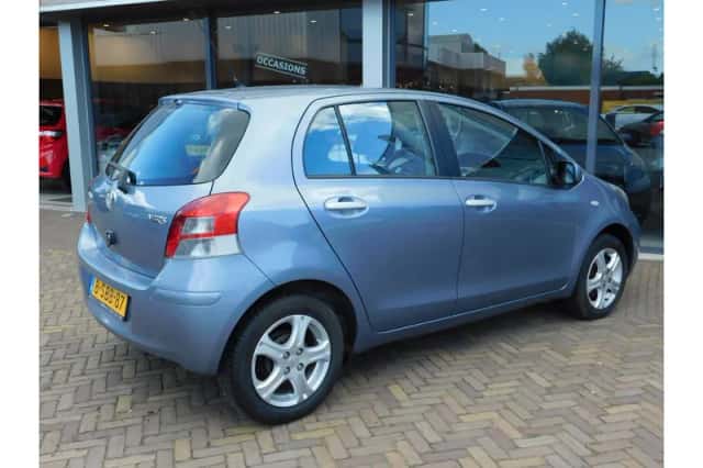 Toyota Yaris (2011) thumbnail 6