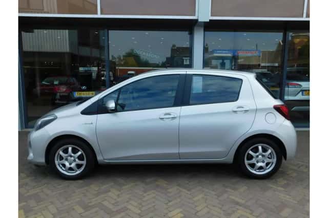 Toyota Yaris (2015) thumbnail 4
