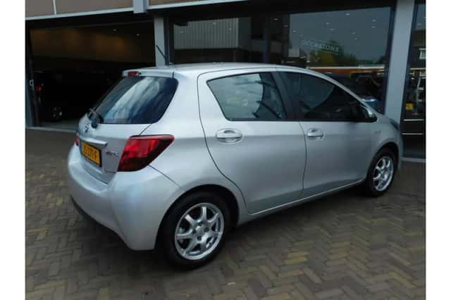 Toyota Yaris (2015) thumbnail 6
