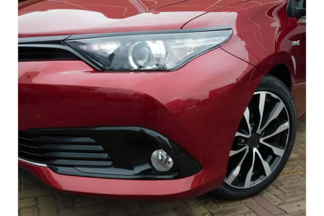 Toyota Auris (2018) thumbnail 2
