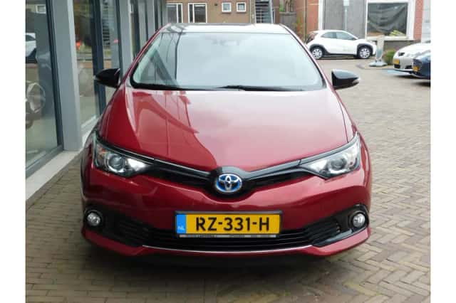Toyota Auris (2018) thumbnail 3