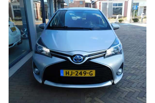 Toyota Yaris (2014) thumbnail 3