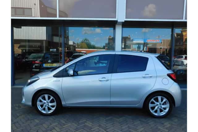 Toyota Yaris (2014) thumbnail 4