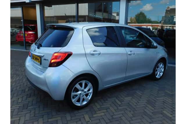 Toyota Yaris (2014) thumbnail 6