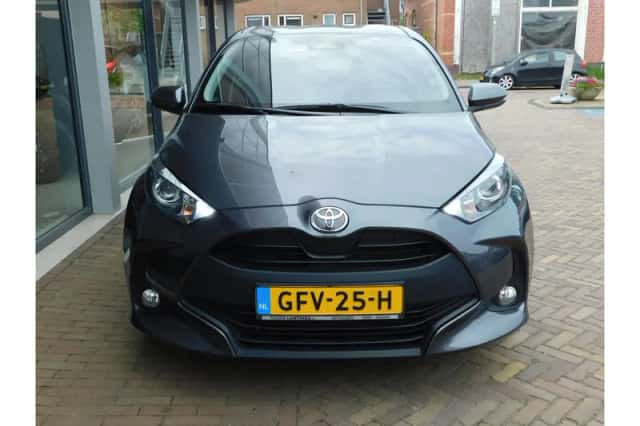Toyota Yaris (2024) thumbnail 3