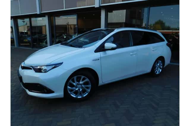 Toyota Auris (2016) thumbnail 1