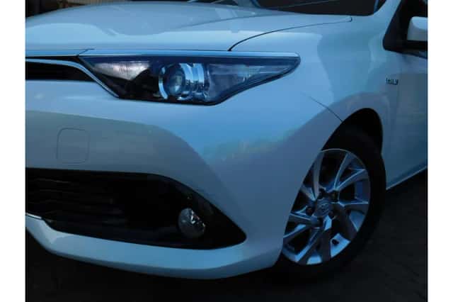 Toyota Auris (2016) thumbnail 2